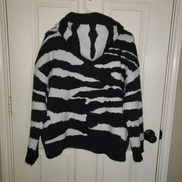 Women's wool sweater jacket with hoodie zebra print w/zipper black and white - Picture 6 of 6